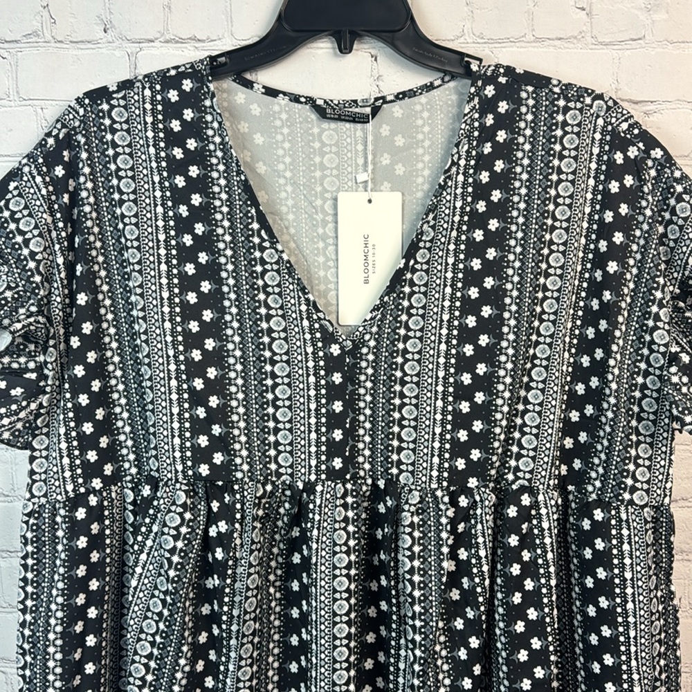 BloomChic Black and White Patterned Midi Pocket Dress Plus Size 1X - Picture 4 of 6